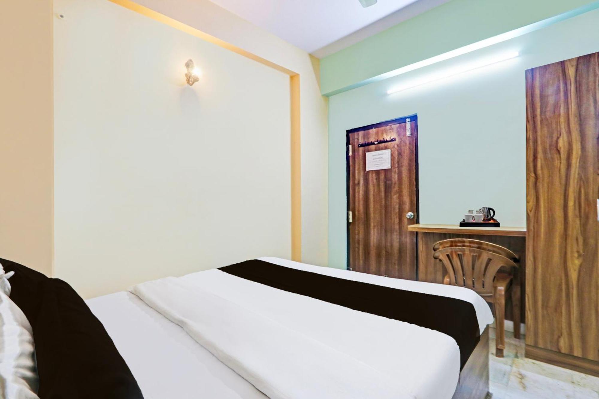 Super Hotel O Karimnagar Esterno foto